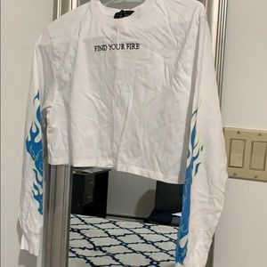 Graphic cropped long sleeve shirt